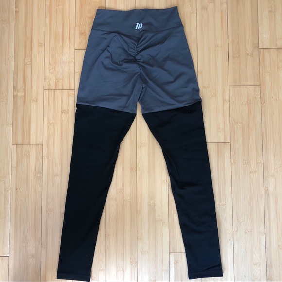 ❌SOLD❌ Muscle Nation Two-toned Scrunch Leggings - Picture 3 of 4